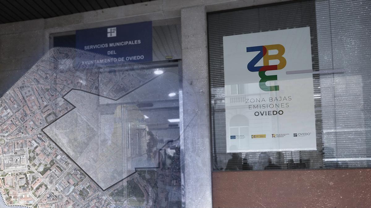 La oficina de la Zona de Bajas Emisiones de Oviedo, a destajo: Estas son las cuestiones que más preocupan a los conductores