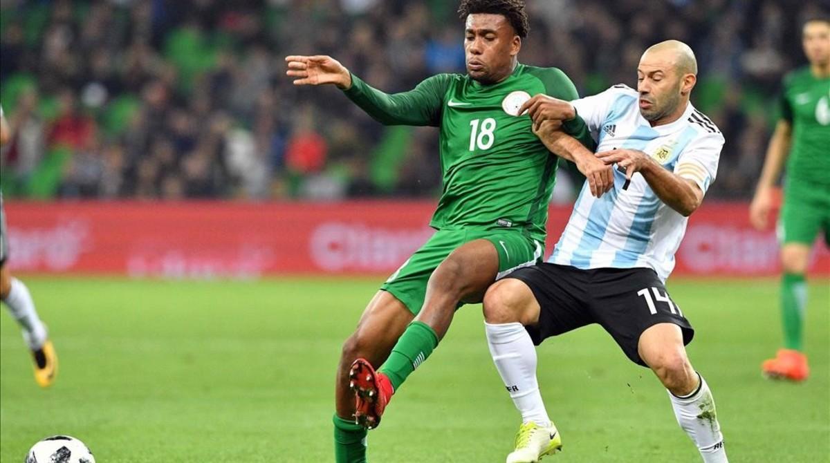 jdomenech40943939 nigeria s alexander iwobi  l  and argentina s javier mascher171115152007