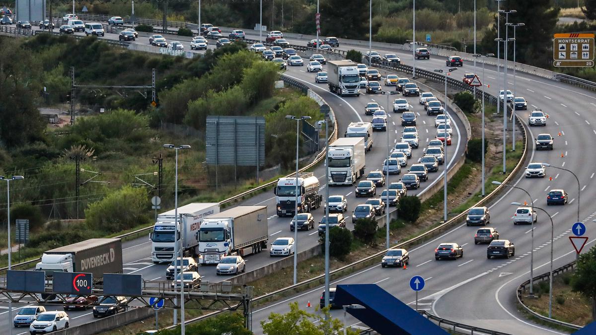 Trànsit a Catalunya: 13 quilòmetres de cues a l’AP-7 a la Roca