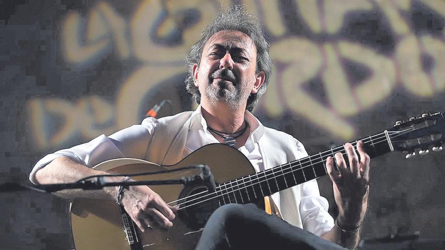 El Patio de los Naranjos se rinde a la guitarra de José Antonio Rodríguez