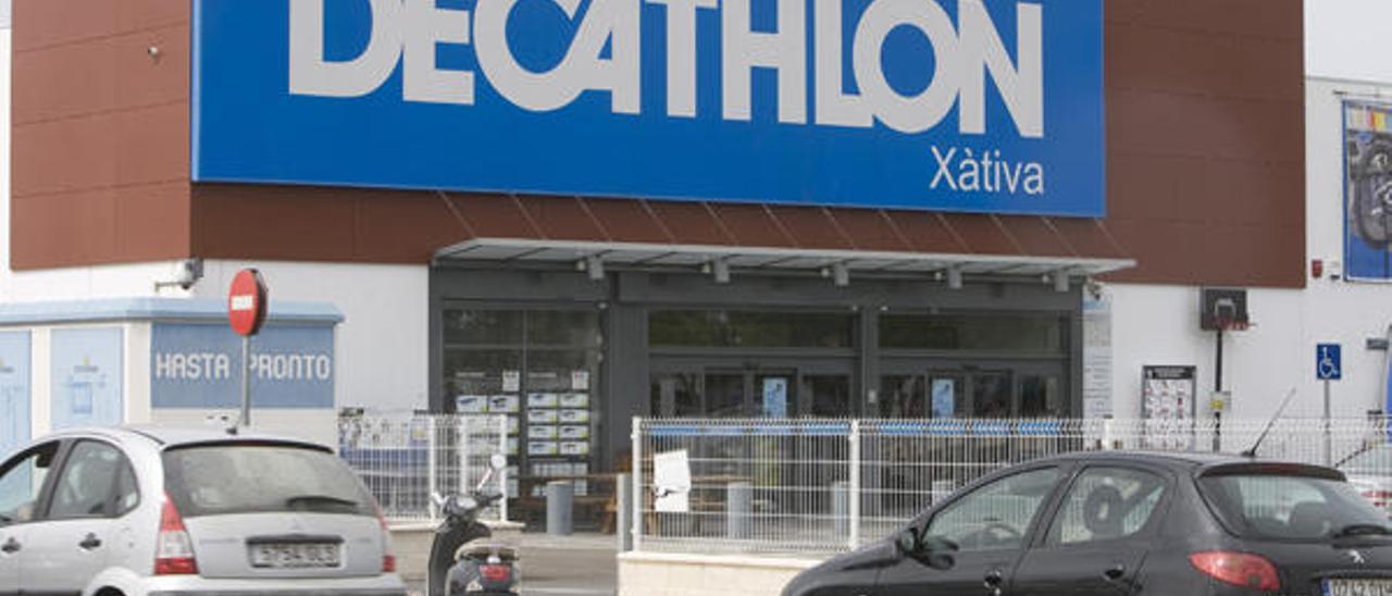 Decathlon compra un solar municipal en Gandia por 1,3 millones para abrir una tienda