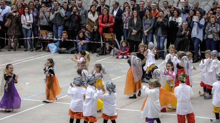 El Sagrat Cor baila las &#039;danzas del Mundo&#039;