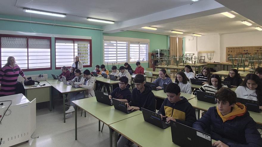Visión general de un aula del IES La Soledad de Villafranca de Córdoba, en clase de ’eTwinning’.