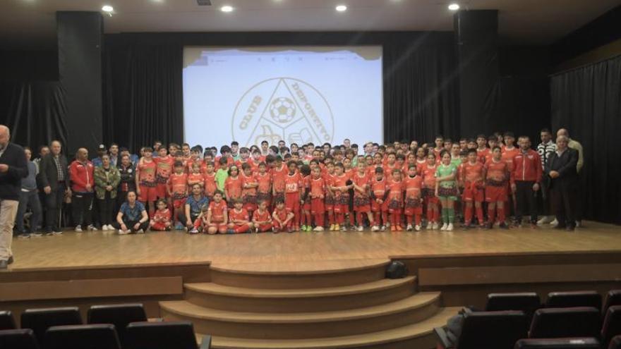 La gran familia del CD Beade celebró su presentación