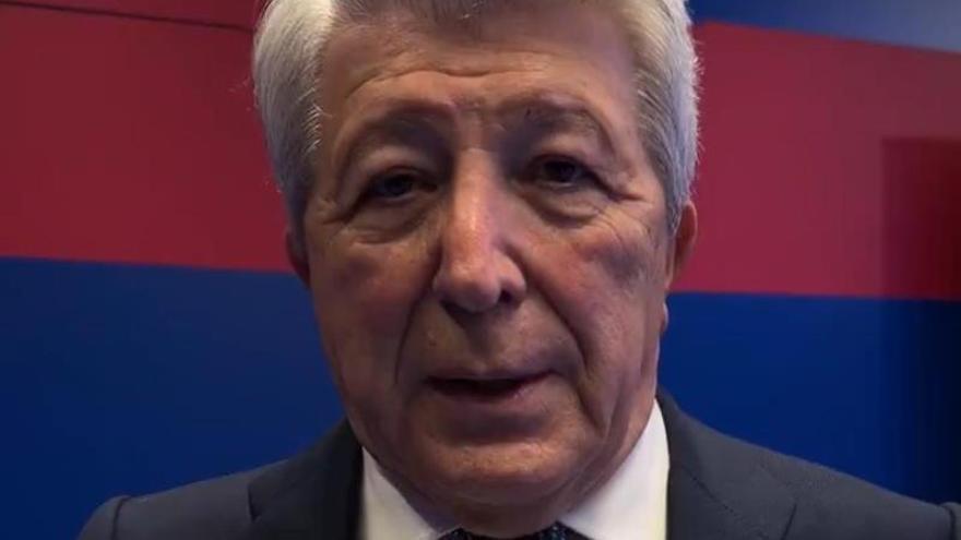 El presidente del Atlético felicita al equipo… y bromea con que Tomford y Smith no tuvieron que jugar