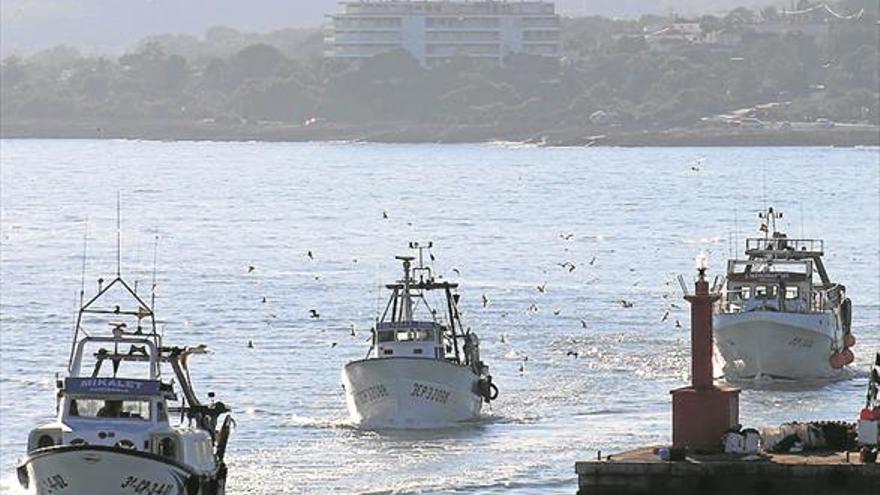 Los marineros de Peñíscola urgen el dragado del puerto