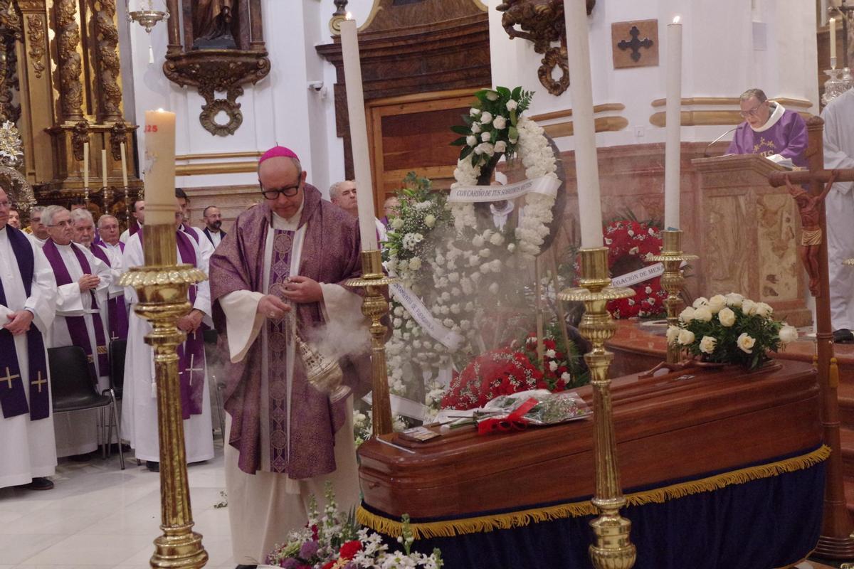 El funeral del sacerdote Manuel Ángel Santiago, en imágenes El funeral del sacerdote Manuel Ángel Santiago, en imágenes
