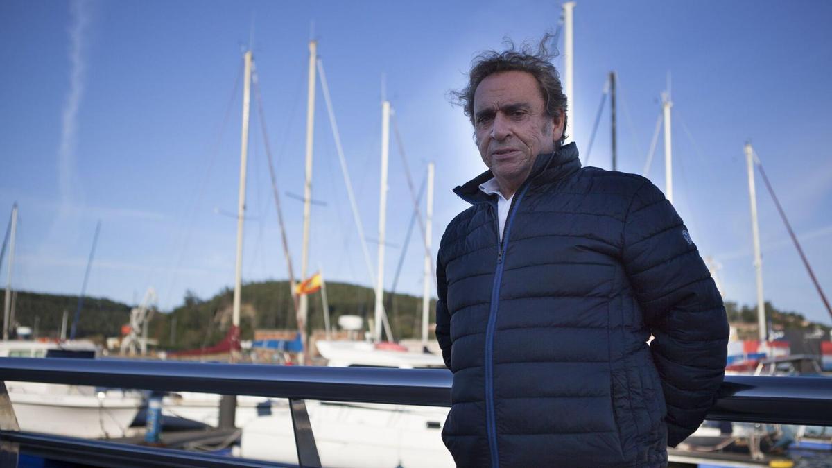 Félix González Muñiz, fotógrafo, en el puerto de Avilés