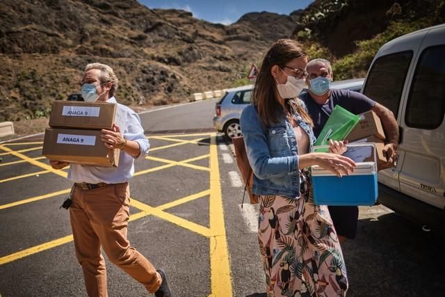 Recorrido con farmacéuticos por varios caseríos de Anaga, donde reparten medicamentos y atienden a personas en lugares aislados o con problemas para desplazarse  | 05/08/2020 | Fotógrafo: Andrés Gutiérrez Taberne