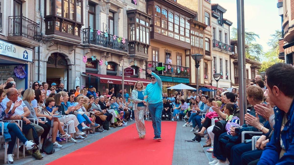 Un momento de una edición anterior del desfile solidario de Manuel Pedregal.