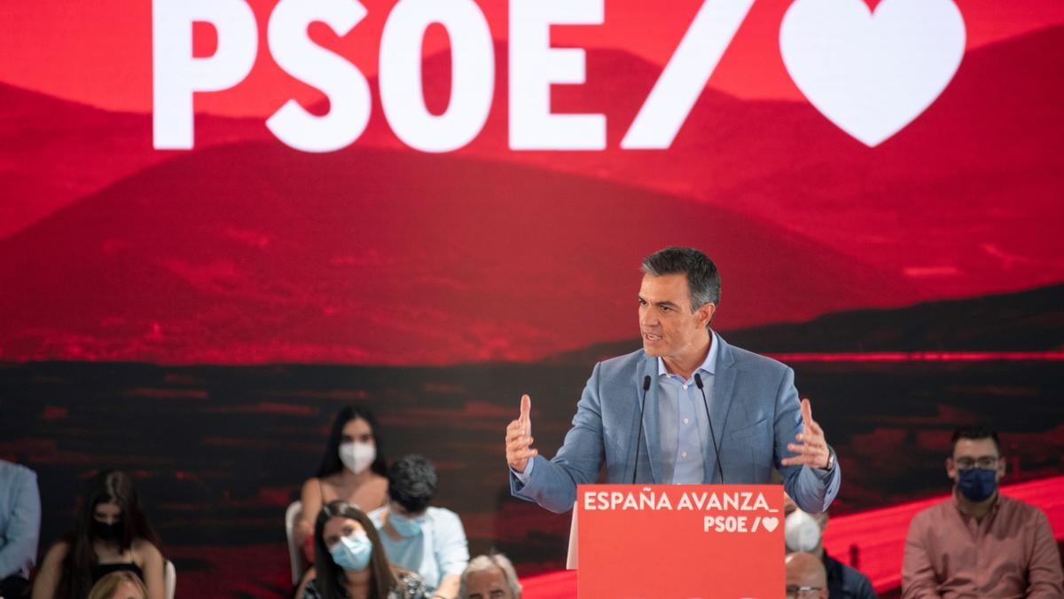 Sánchez saca pecho por los datos de vacunación.