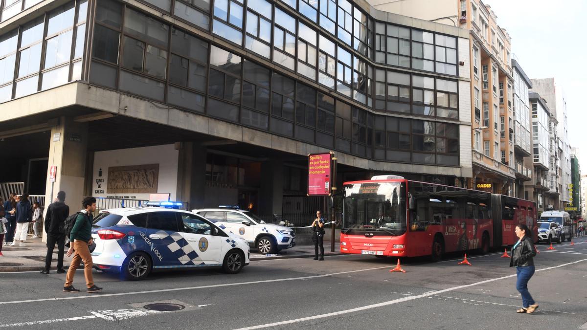 El autobús del atropello en la plaza de Pontevedra