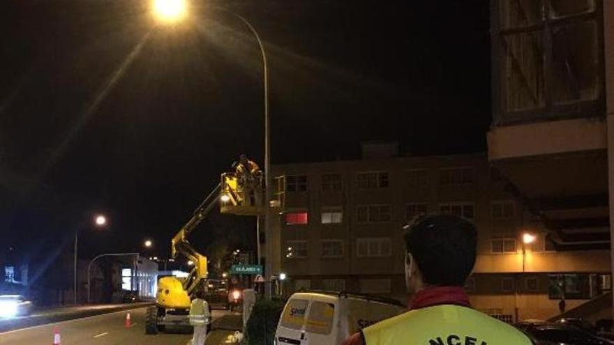 Oleiros lanza un plan para la reposición "inmediata" de las farolas dañadas