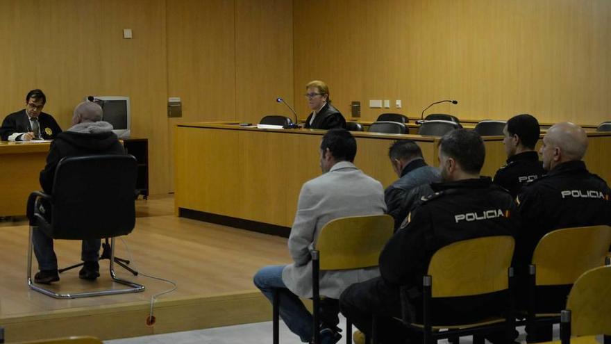 Dos años de cárcel para los dos acusados de torturar a un traficante
