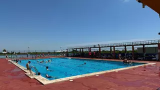 Las piscinas de verano de la Ribera adelantan su apertura para combatir las altas temperaturas