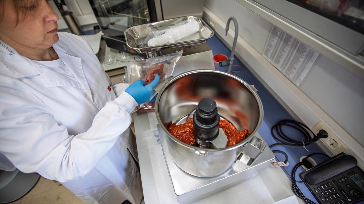 La Comunidad de Madrid estudia cómo obtener productos cárnicos más saludables a partir de fórmulas de aceite de oliva virgen extra.