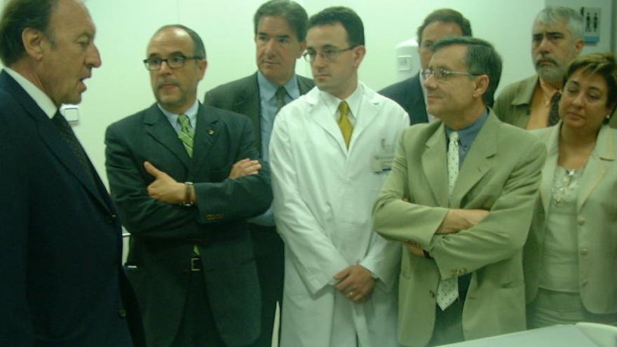 Estrena del TAC de l´hospital de Berga amb les autoritats del moment, el 19 de juliol del 2001.