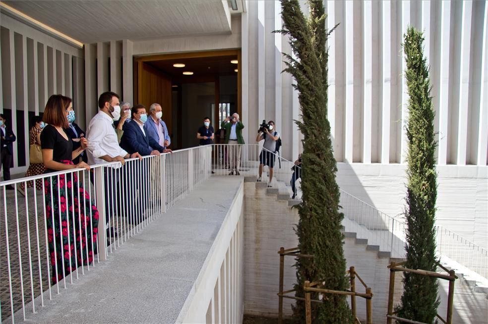 Autoridades visitan las instalaciones del Helga de Alvear