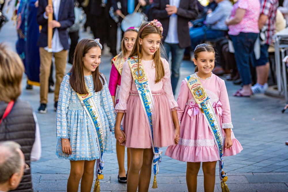 Más de 500 músicos marcan el ritmo en el inicio de las Fiestas de Benidorm