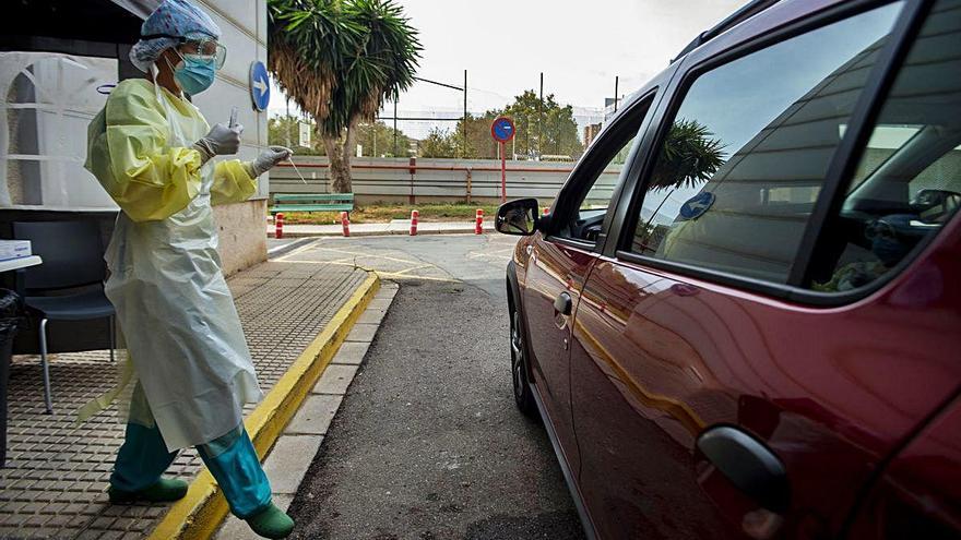 El &#039;Auto-Covid&#039; comenzó a funcionar ayer en el Rosell.