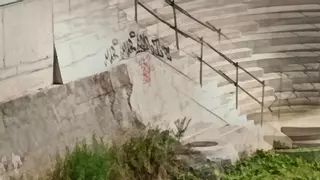 Identificados los autores de varios grafitis en Arriondas