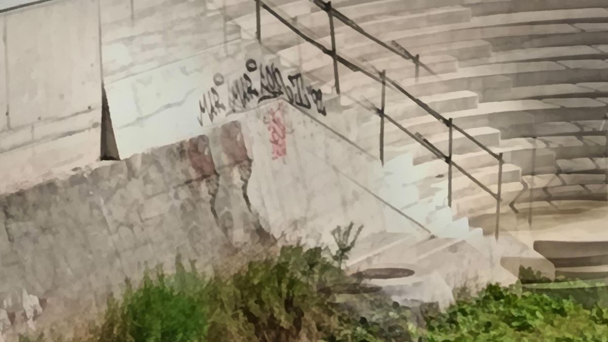 Uno de los grafitis pintados en Arriondas