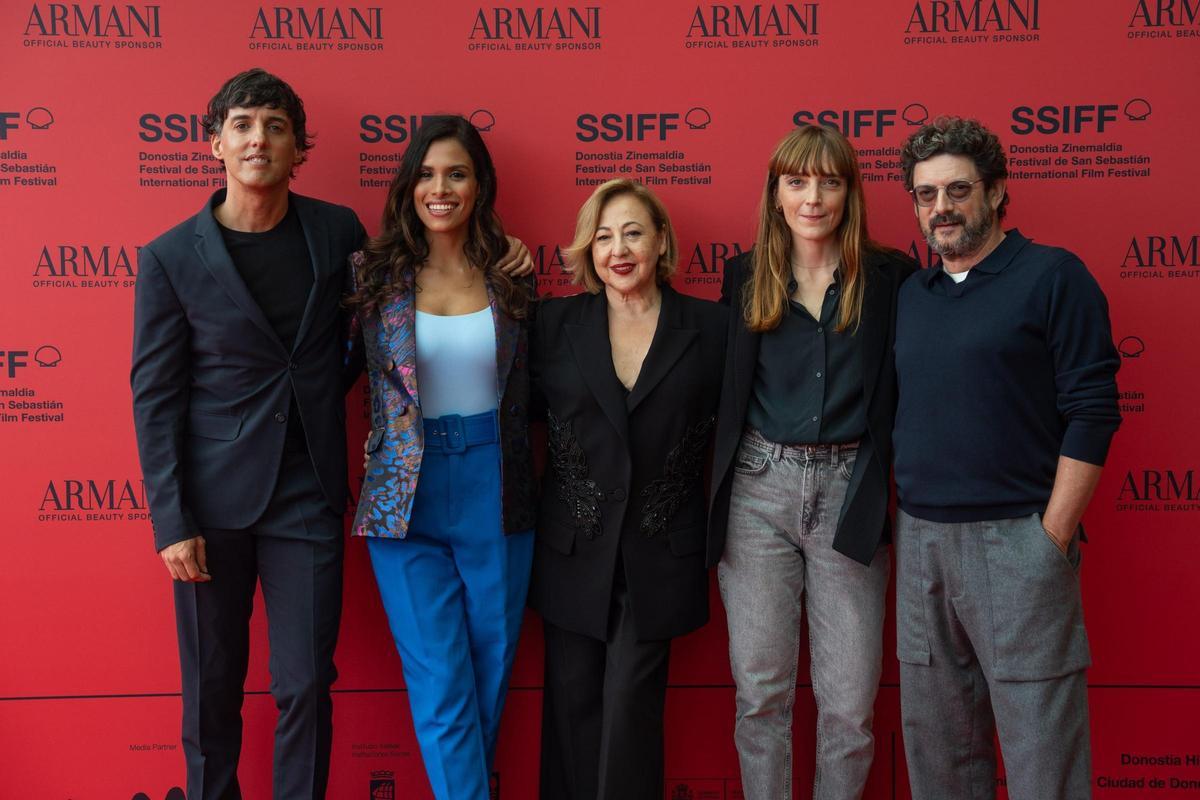 El equipo de rodaje en el Festival de San Sebastián.