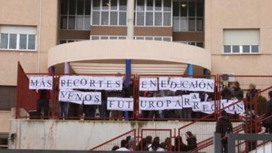 Los estudiantes sacaron una gran pancarta.