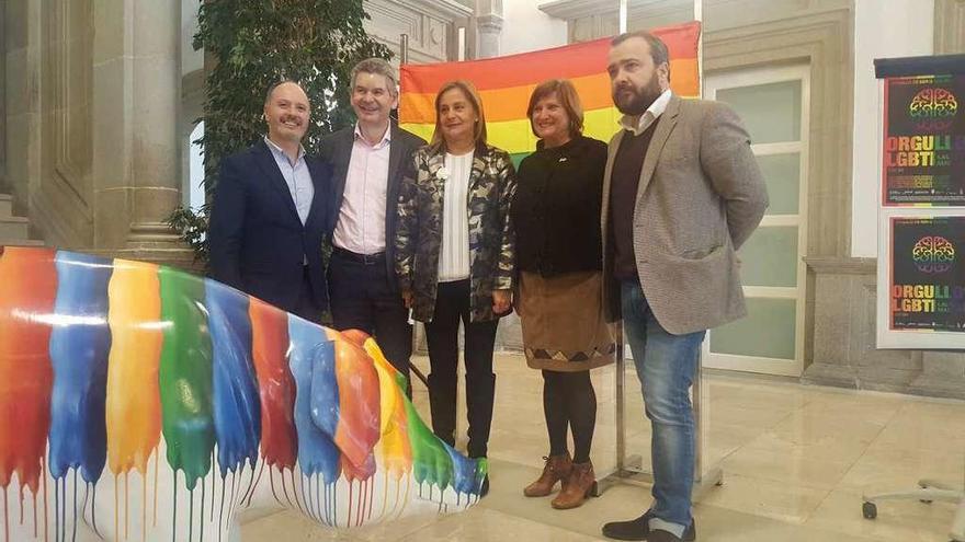 David Regades, Santos Héctor, Carmela Silva, Celia Alonso e Rafael Cuíña, onte, en Pontevedra.