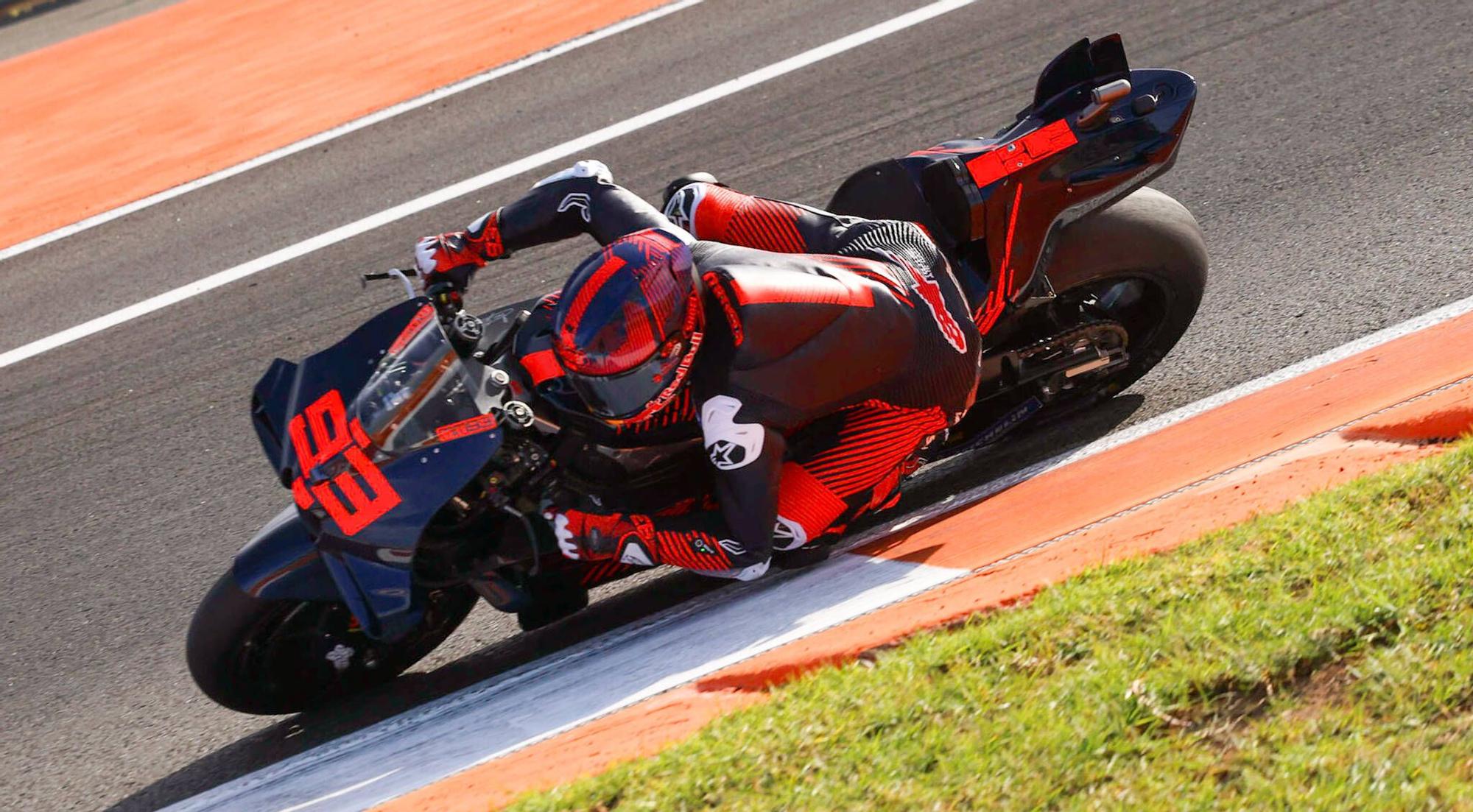 Primeras imágenes de Marc Márquez entrenando con la Ducati en Cheste