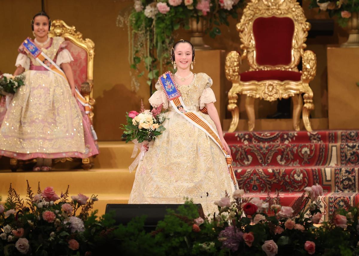 Imposición de bandas a Marta Mercader y la corte de honor infantil de las Fallas 2026