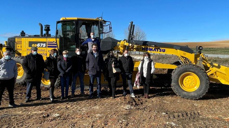 Una motoniveladora para los quince pueblos de La Guareña