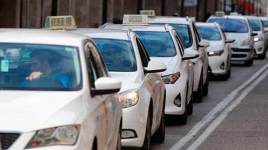 Los taxistas garantizan el servicio a los colectivos vulnerables durante la huelga