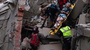 Veneçuela busca estremida les víctimes d’un devastador sisme