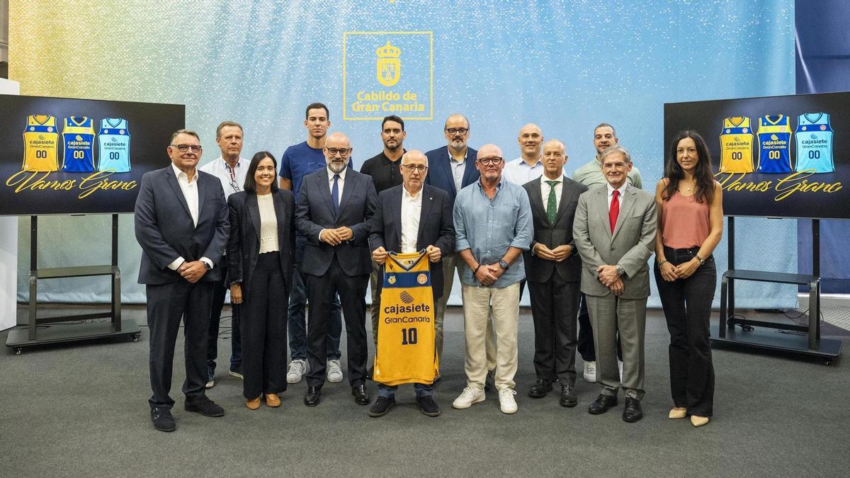 El CB Gran Canaria se reinicia con un pequeño paso para alejarse de la política