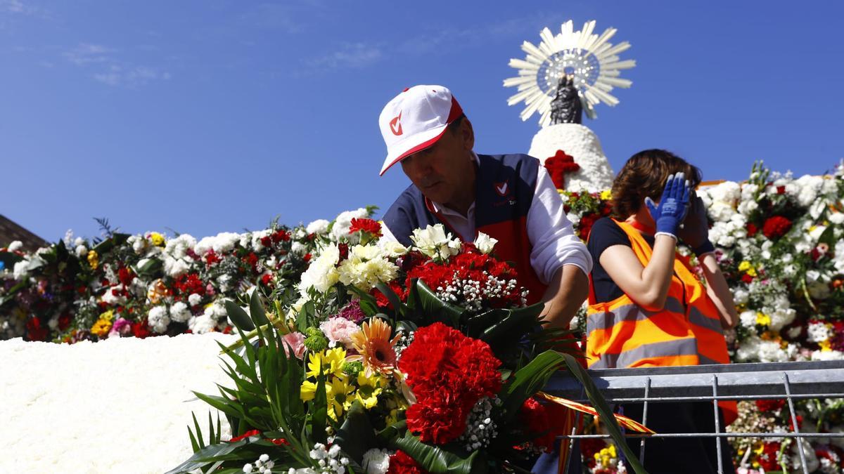 En imágenes | La Ofrenda de Flores a la Virgen del Pilar 2023 (I)