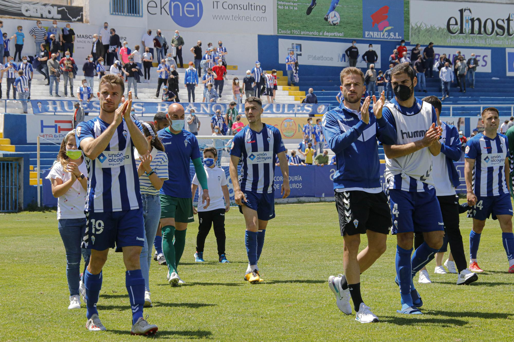 Goles y fiesta en la despedida del Alcoyano (2-3)