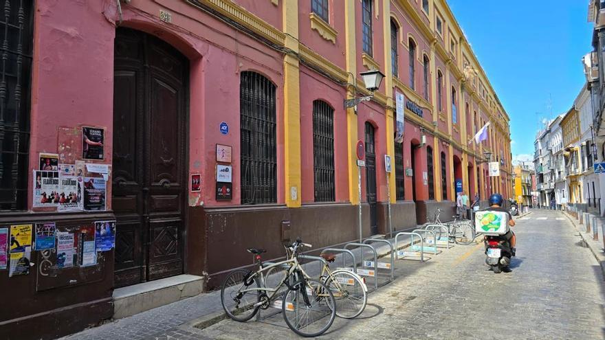 De corralón de artesanos y colegio a acoger un hotel y viviendas de renta libre: denuncian un "pelotazo" en el centro de Sevilla