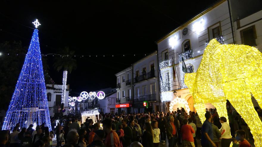 Un total de 300.000 luces LED iluminan la Navidad más temprana de Alameda