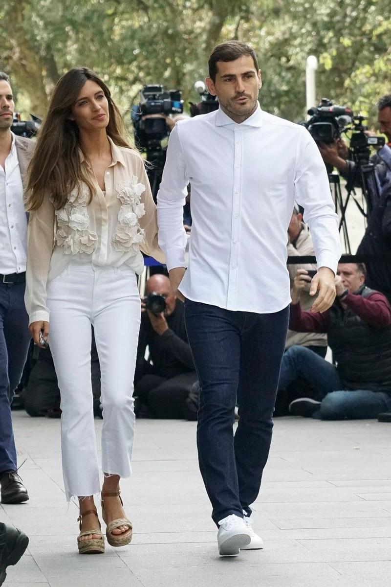 Iker Casillas y Sara Carbonero salen del hospital tras el infarto