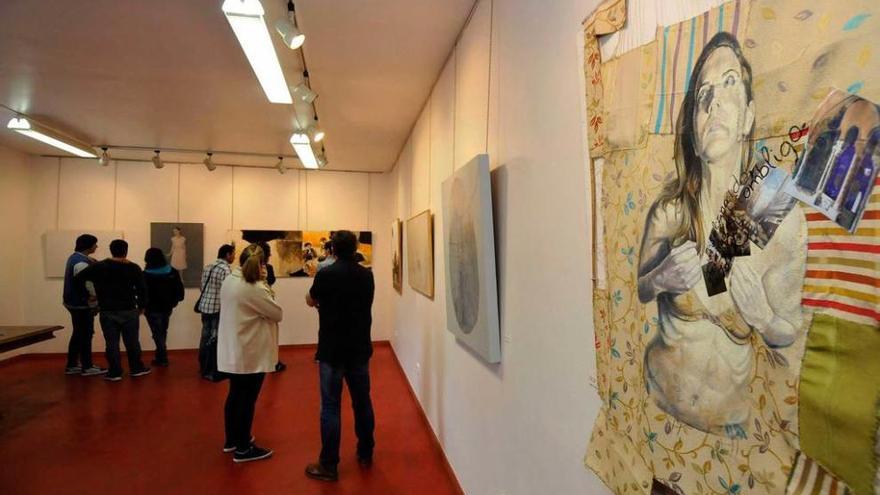 La exposición del Certamen de pintura &quot;Nicanor Piñole&quot;, en Sotrondio.