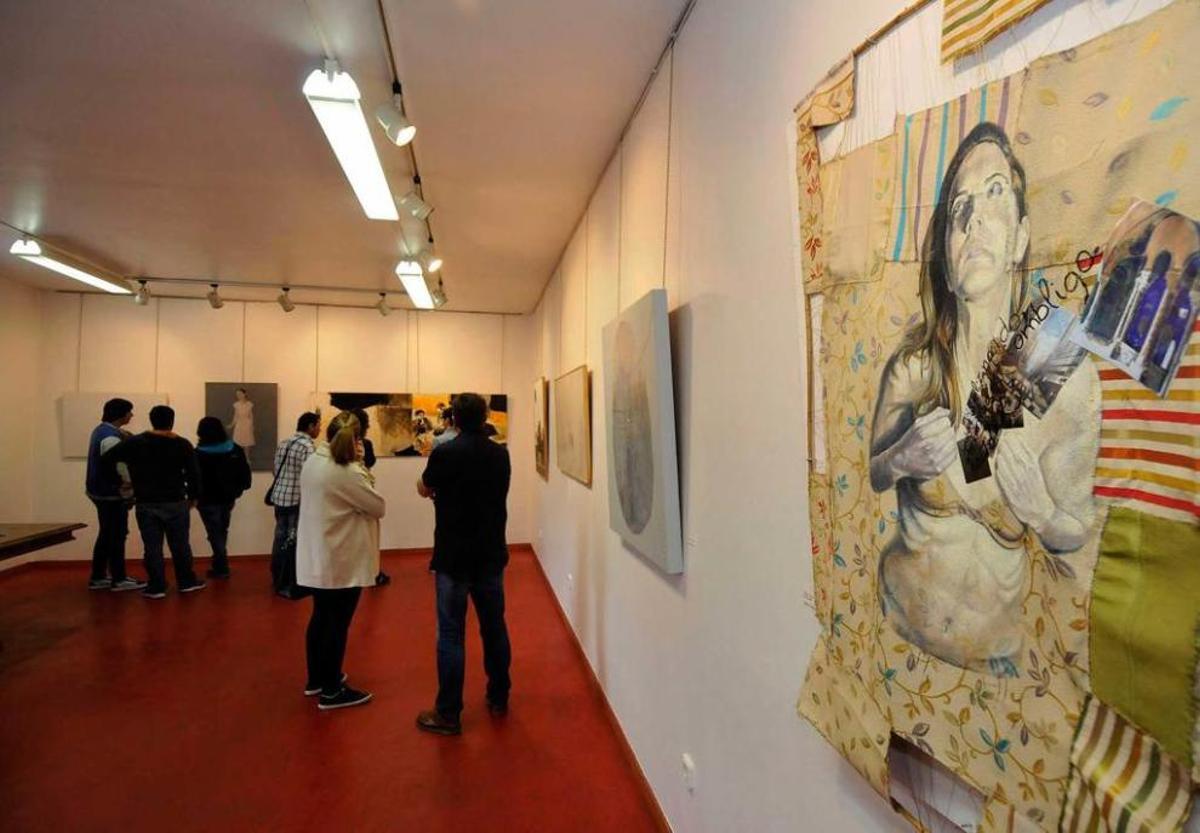 La exposición del Certamen de pintura "Nicanor Piñole", en Sotrondio.