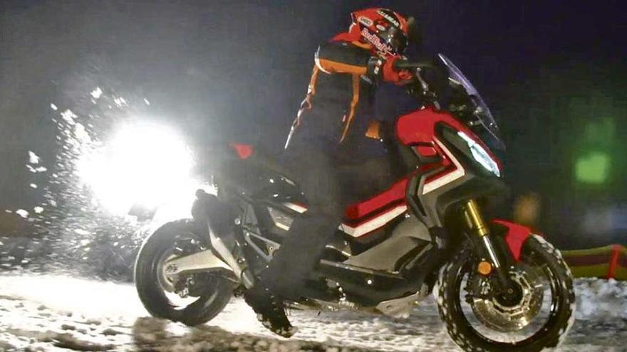 Márquez pilota la nueva x-adv en nieve