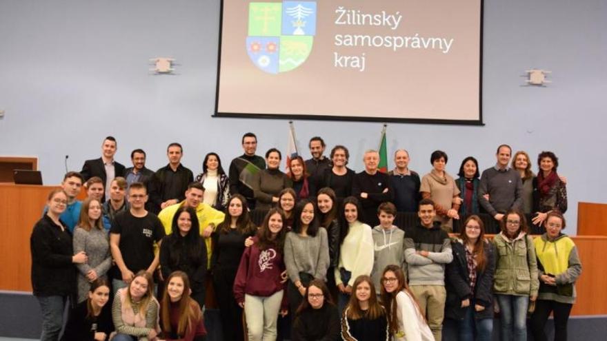 Al Parlament regional de Zilina (Eslovàquia), amb alumnes i professors del projecte WISH