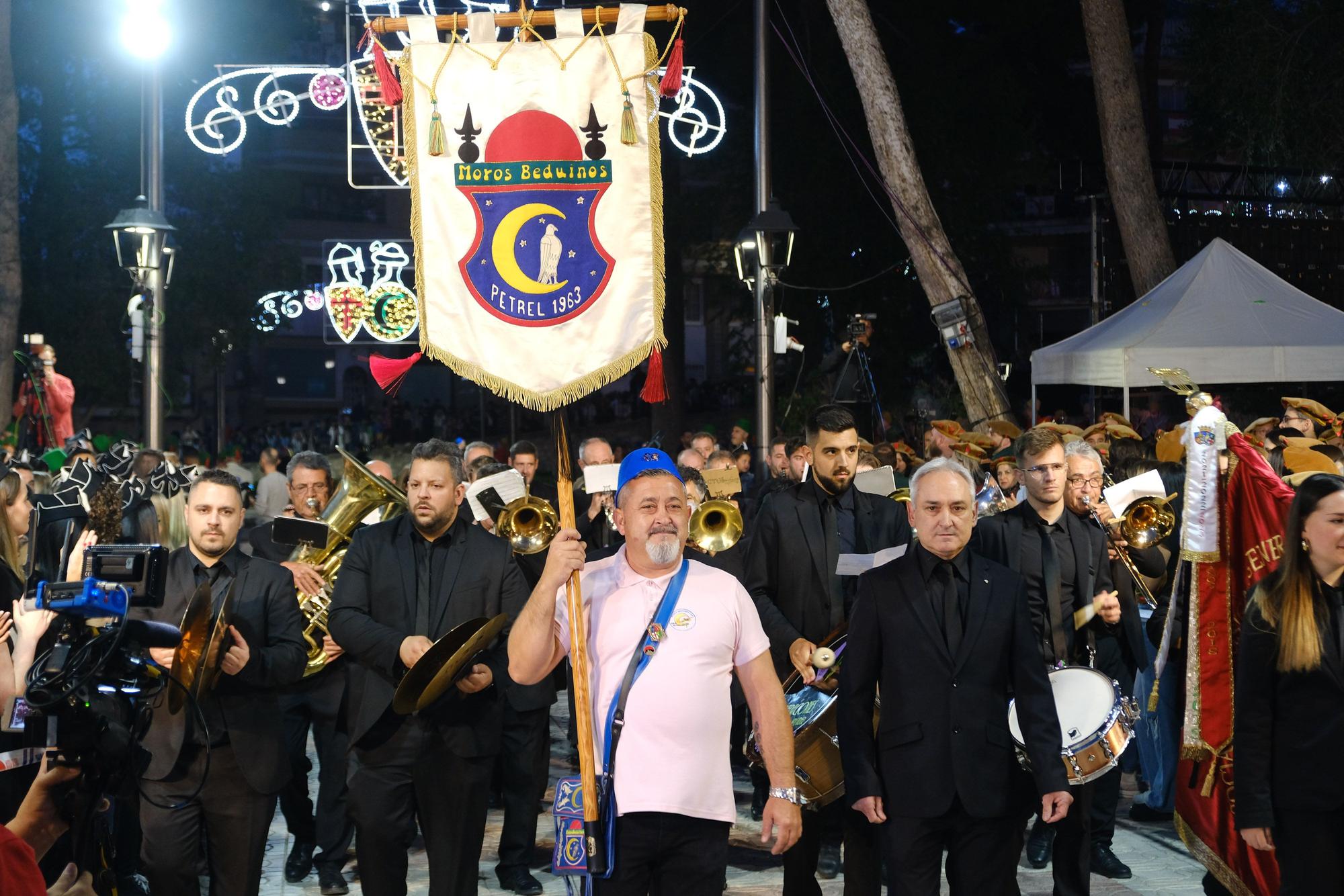 Ambientazo en el Pasodoble Petrel en el comienzo de las fiestas