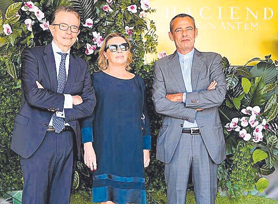 Antonio Catalán, María José Hidalgo y Sandro Cristoforetti, propietarios de Hacienda Son Antem.