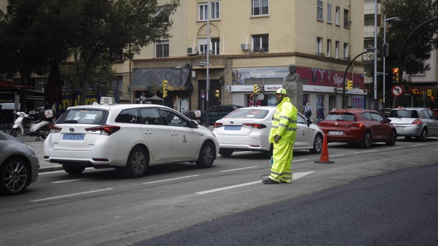 Unas obras sin avisar en avenida Goya de Zaragoza colapsan el tráfico en hora punta