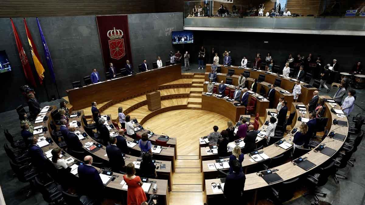 Inicio del pleno del Parlamento de Navarra.