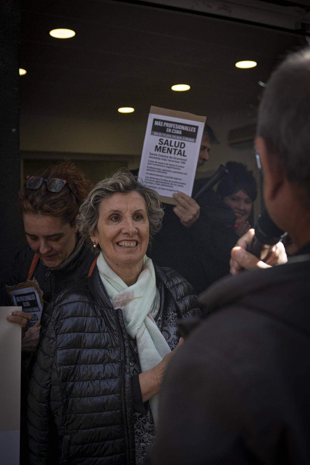 Protesta en Santa Coloma por las listas espera en salud mental