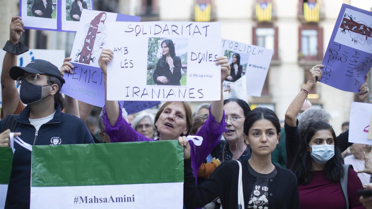 Protestas en Barcelona tras la muerte de Mahsa Amini.